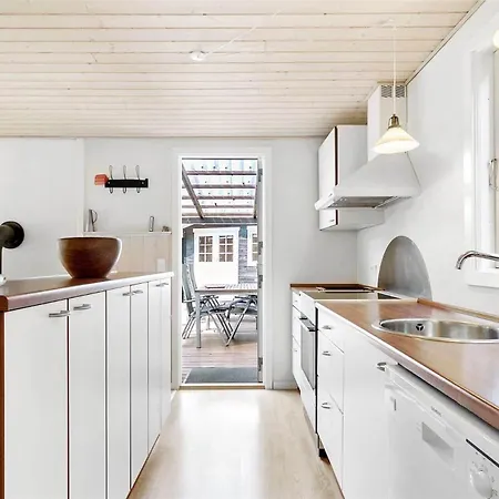 1555-aakirkeby-aedjavejen-14 Vester Somarken