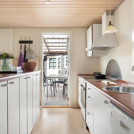 Feriehus 1555-aakirkeby-aedjavejen-14 Vester Somarken